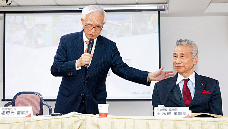 三圓建設董事長王光祥（右）去年還是支持盧明光（左）接大同董座的關鍵勢力，如今他竟取而代之，變身大同新董座